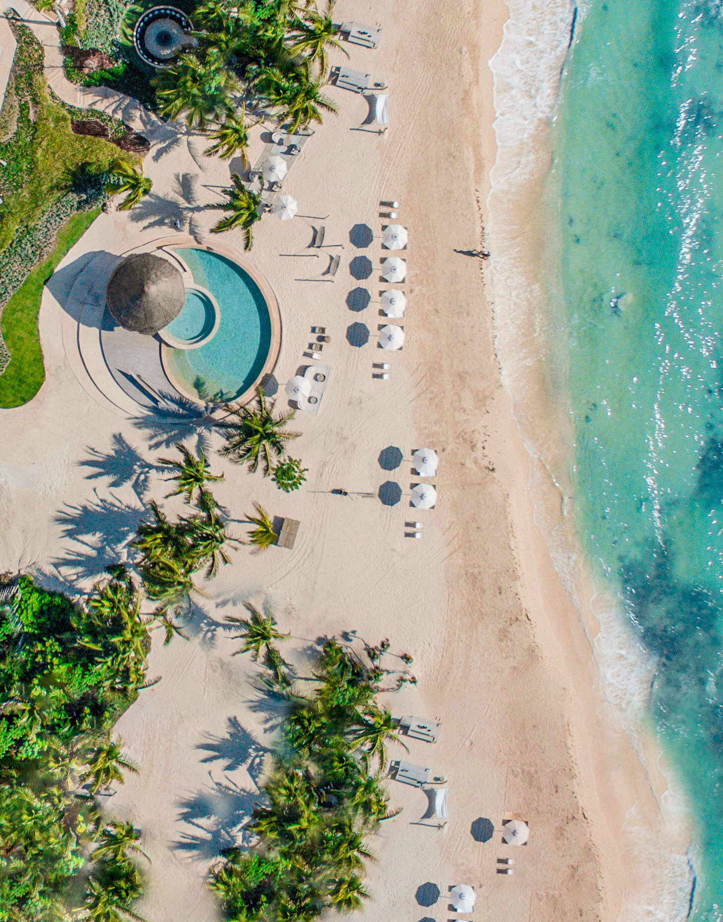 Vista aérea playa Costa Residences