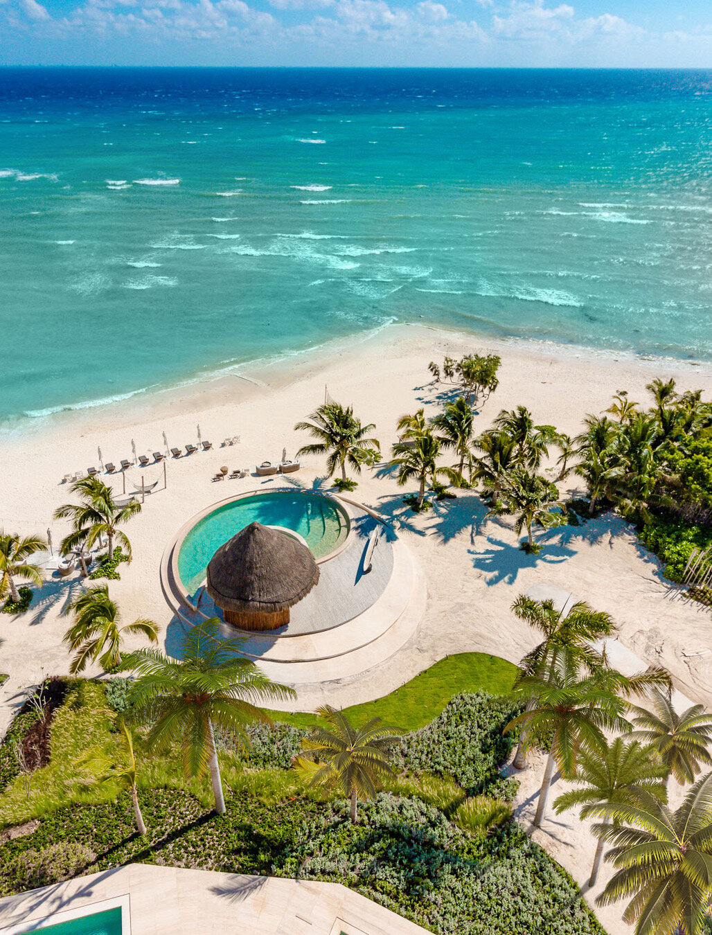 Costa Residences playa y piscina vista aérea